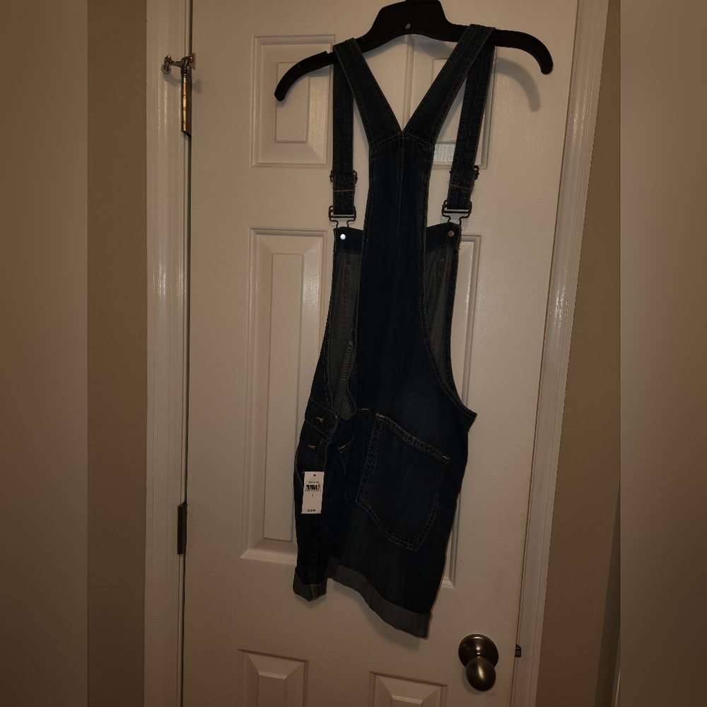 NWT Gap demin short overalls size L
